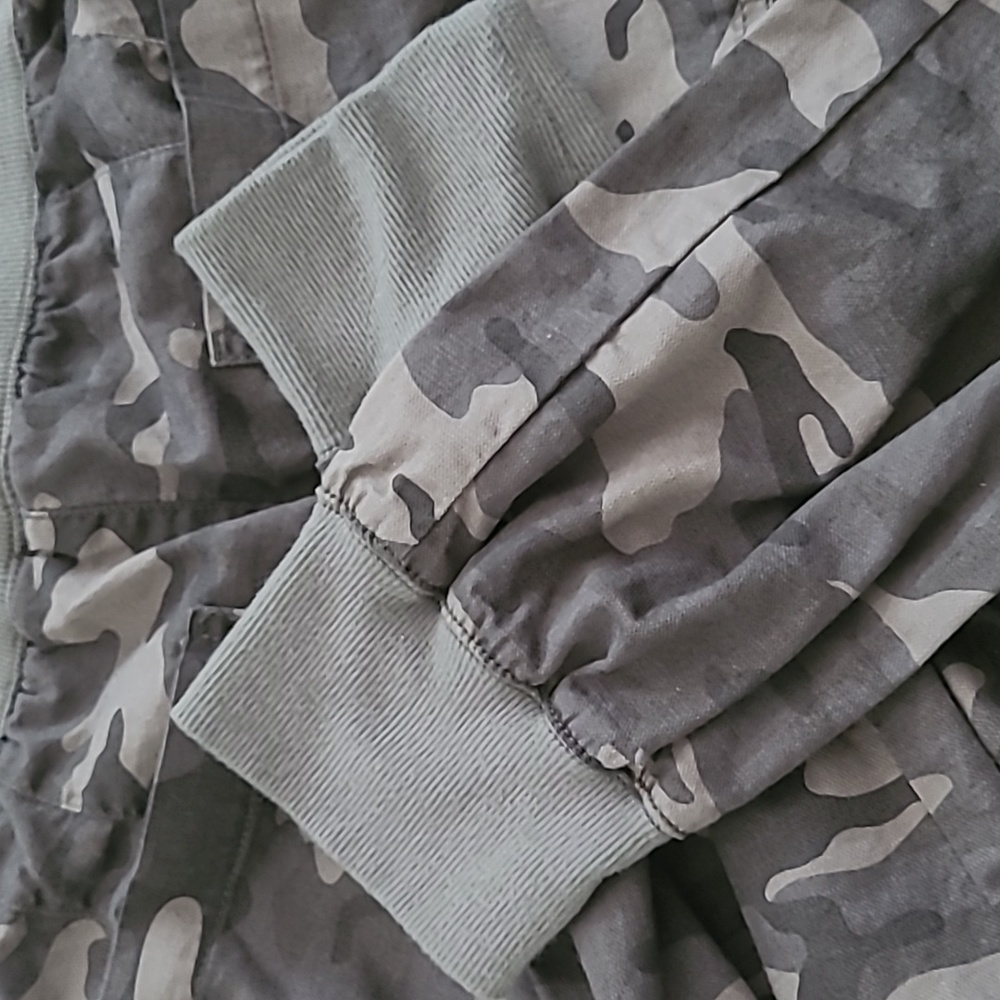 EUC Gap women's Army print Activewear pants, S - Picture 11 of 11